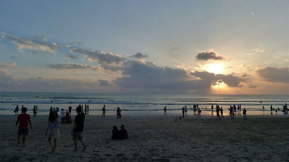 Vilarisi Hotel Legian Buitenkant foto
