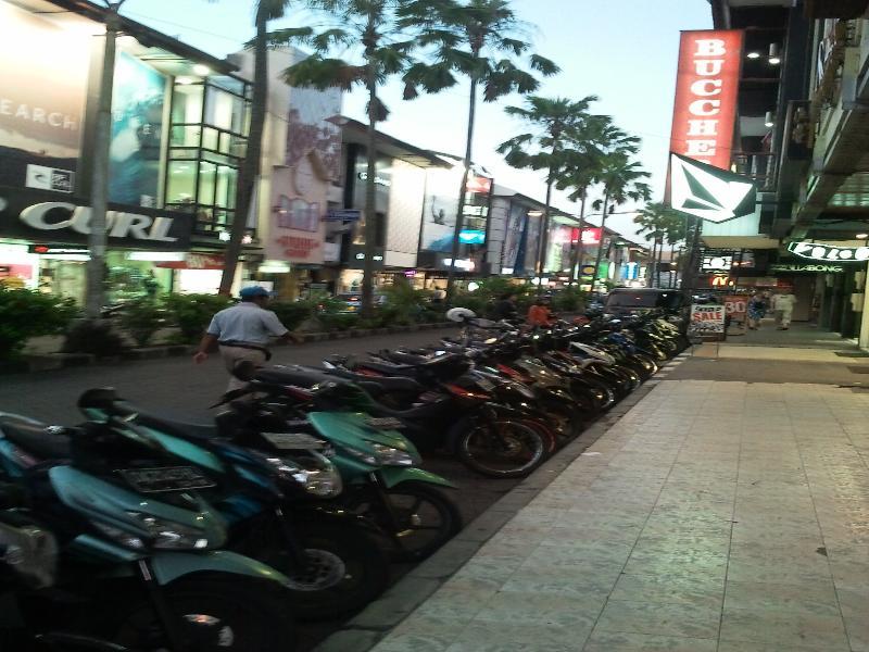 Vilarisi Hotel Legian Buitenkant foto