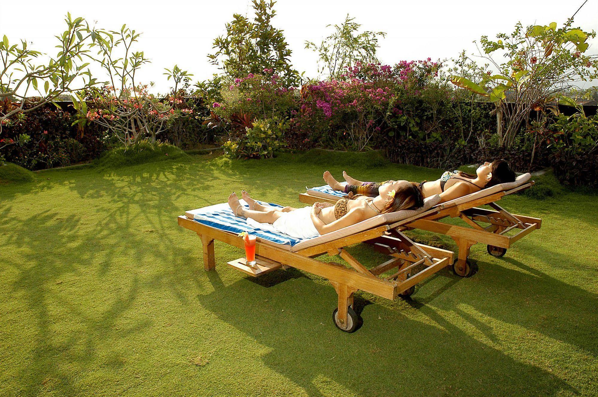 Vilarisi Hotel Legian Buitenkant foto